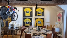 Tolos Bar & Restaurant